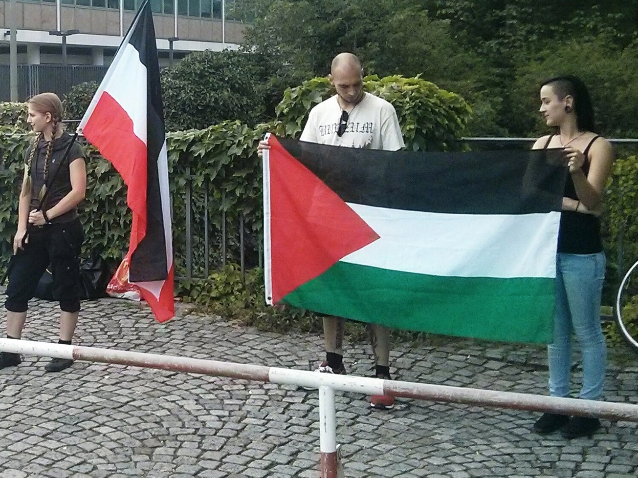 Kundgebung von NPD/BIA vor dem US-Generalkonsulat, München